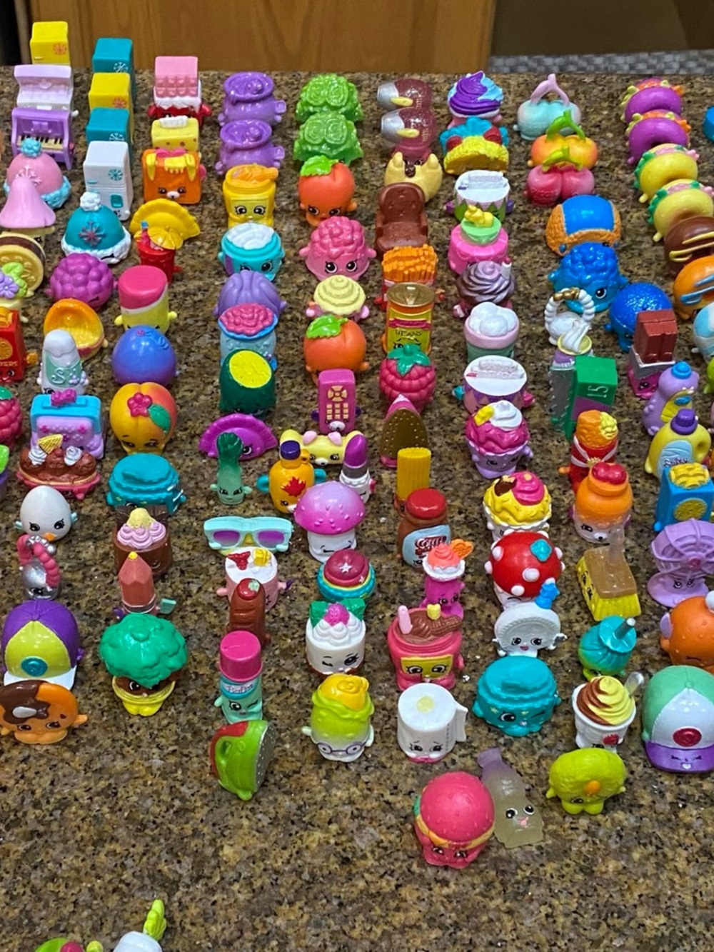 Shopkins Colorful Mini Figures Set - Pink, Blue, Yellow, Green. 200 pieces.